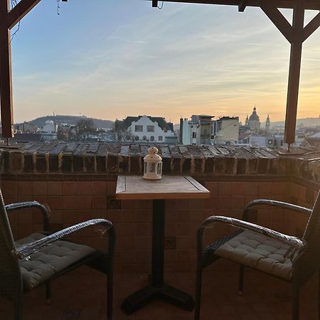 Holiday On Top City Center Budapest Esterno foto